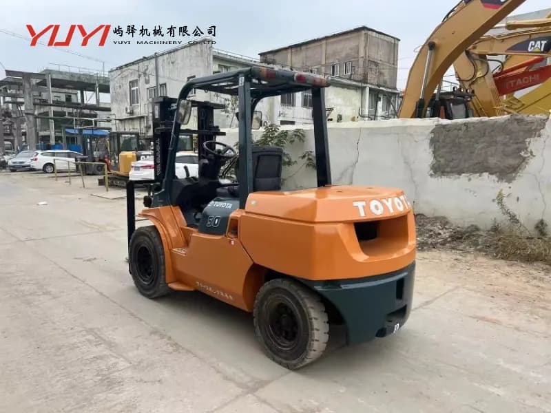 Hot Selling Used Toyota 50 Diesel Forklift Popular Second-Hand Warehouse Forklift Original Hot Selling Toyota 5t Forklift