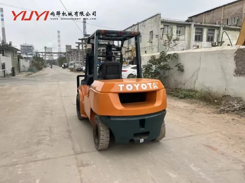 Hot Selling Used Toyota 50 Diesel Forklift Popular Second-Hand Warehouse Forklift Original Hot Selling Toyota 5t Forklift
