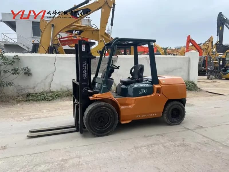Hot Selling Used Toyota 50 Diesel Forklift Popular Second-Hand Warehouse Forklift Original Hot Selling Toyota 5t Forklift