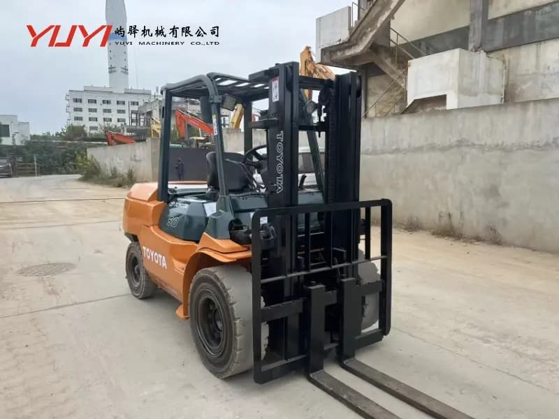 Hot Selling Used Toyota 50 Diesel Forklift Popular Second-Hand Warehouse Forklift Original Hot Selling Toyota 5t Forklift