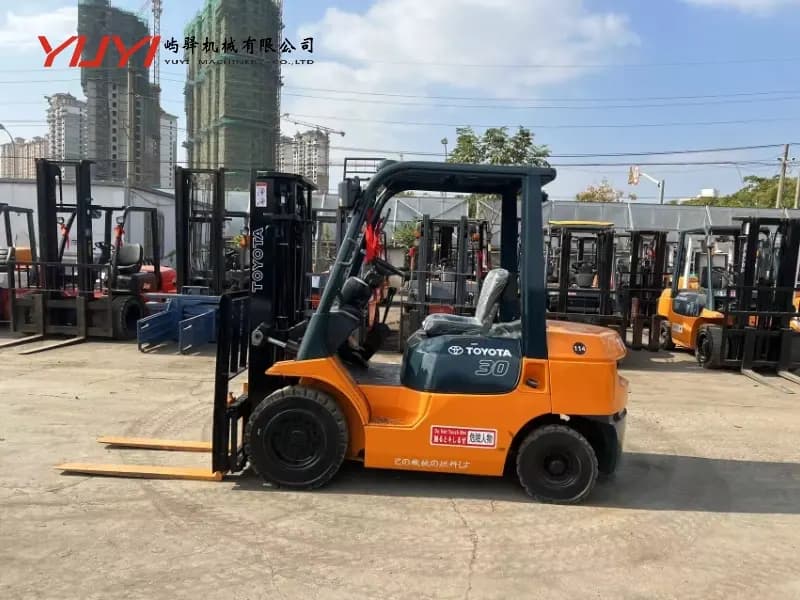 Origin Japan Secondhand Toyota Fd30 Forklift Used Diesel Engine 3t Forklift with 3 Mast and Sideshift