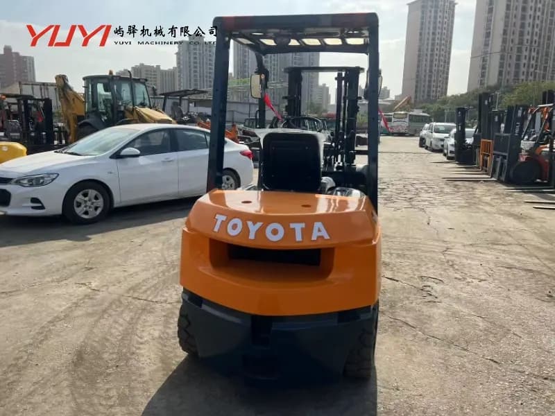 Origin Japan Secondhand Toyota Fd30 Forklift Used Diesel Engine 3t Forklift with 3 Mast and Sideshift