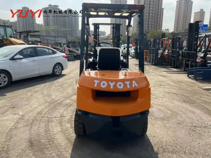 Origin Japan Secondhand Toyota Fd30 Forklift Used Diesel Engine 3t Forklift with 3 Mast and Sideshift