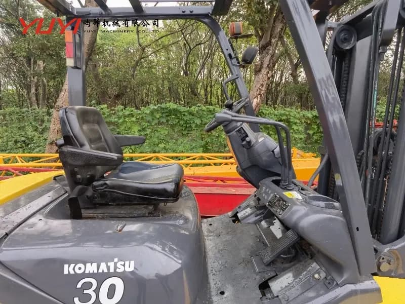 Used Forklift KOMATSU 30 2.5 Ton Large Good Condition Forklift
