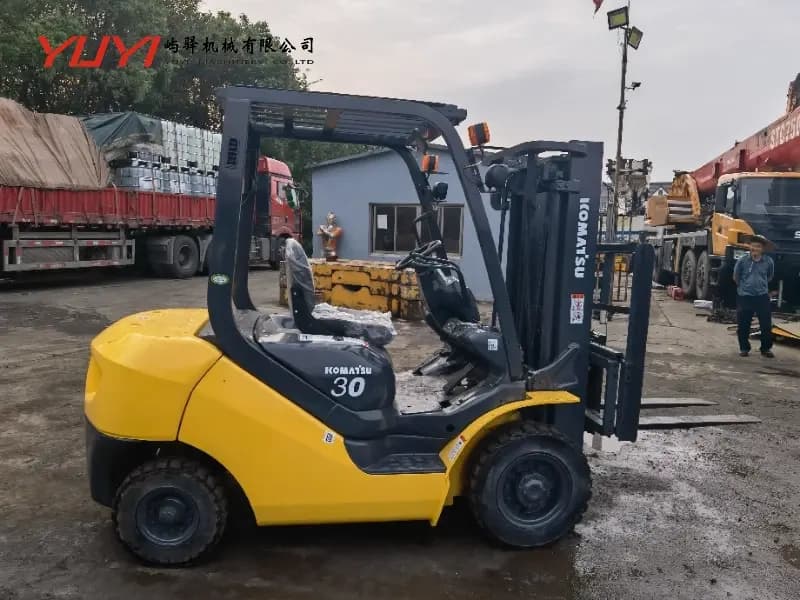 Used Forklift KOMATSU 30 2.5 Ton Large Good Condition Forklift