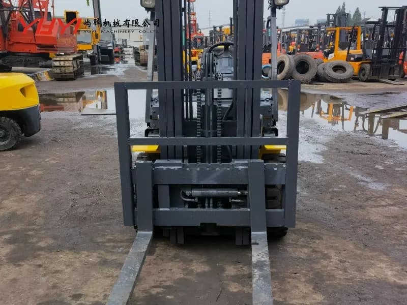 Used Forklift KOMATSU 30 2.5 Ton Large Good Condition Forklift