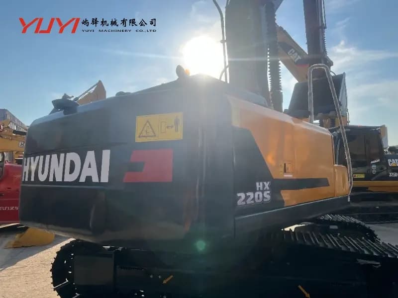 Used Hyundai HX220S Heavy Crawler Excavator Second Hand Origin Japan 20 Ton Hydraulic Crawler Digger Excavator Hitachi Hyundai HX220 for Sale